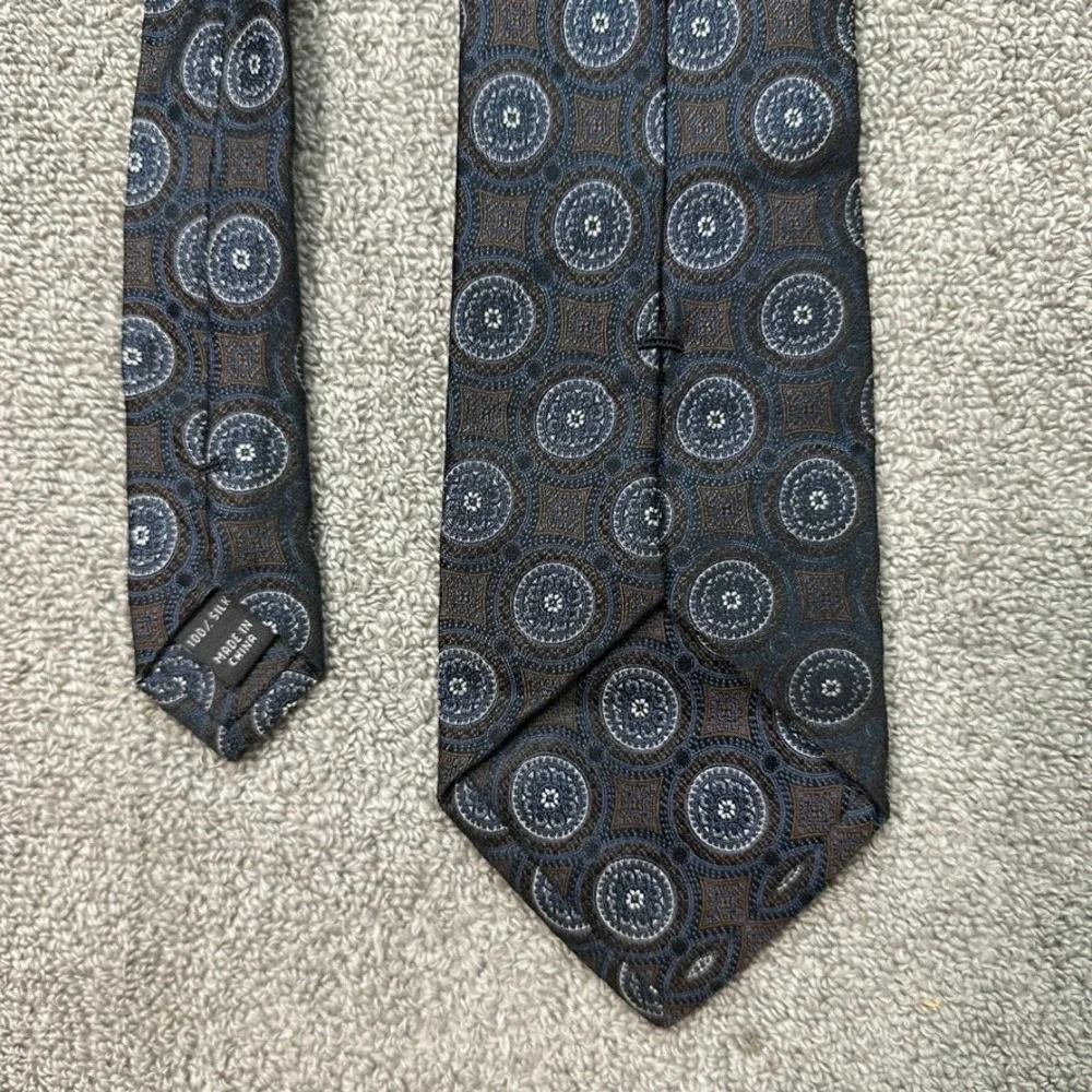 Jos A Bank Signature Collection Silk Tie Navy Blue Brown Geometric Medallion